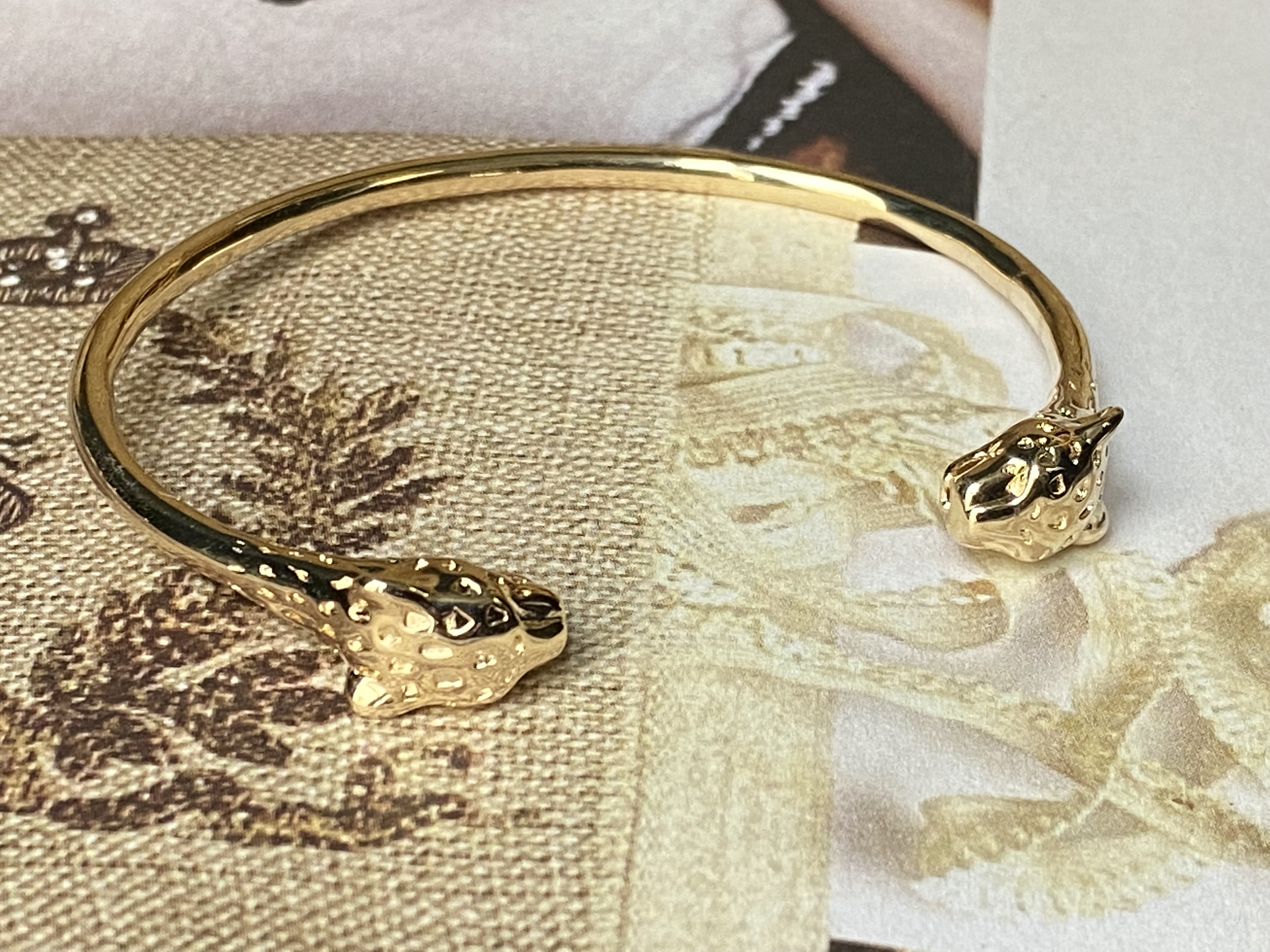 Bracelet jonc léopard doré - Dolita select store de bijoux fantaisie  tendance