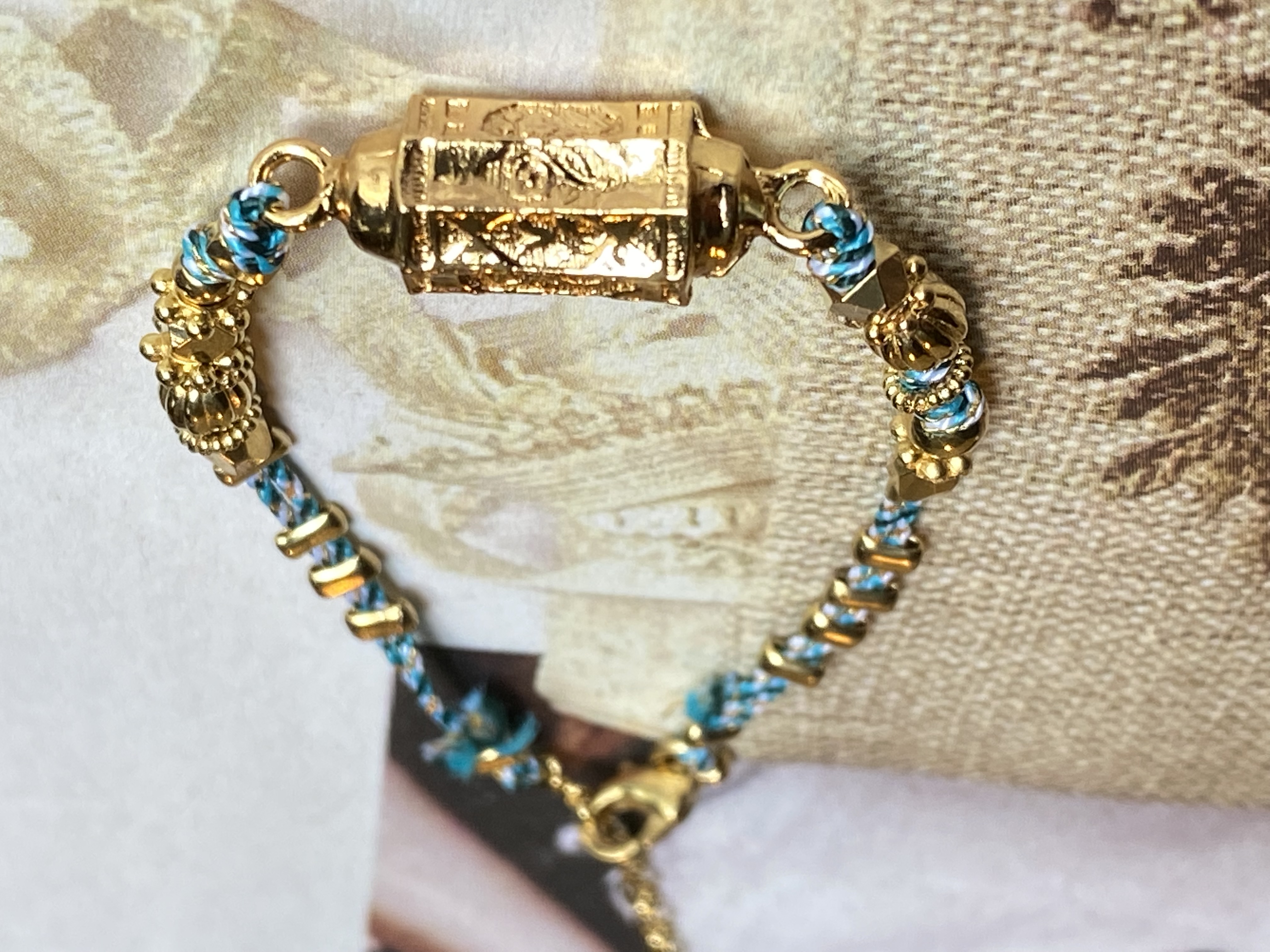 Bracelet cordon bleu marine et perles dorées - Dolita select store de bijoux