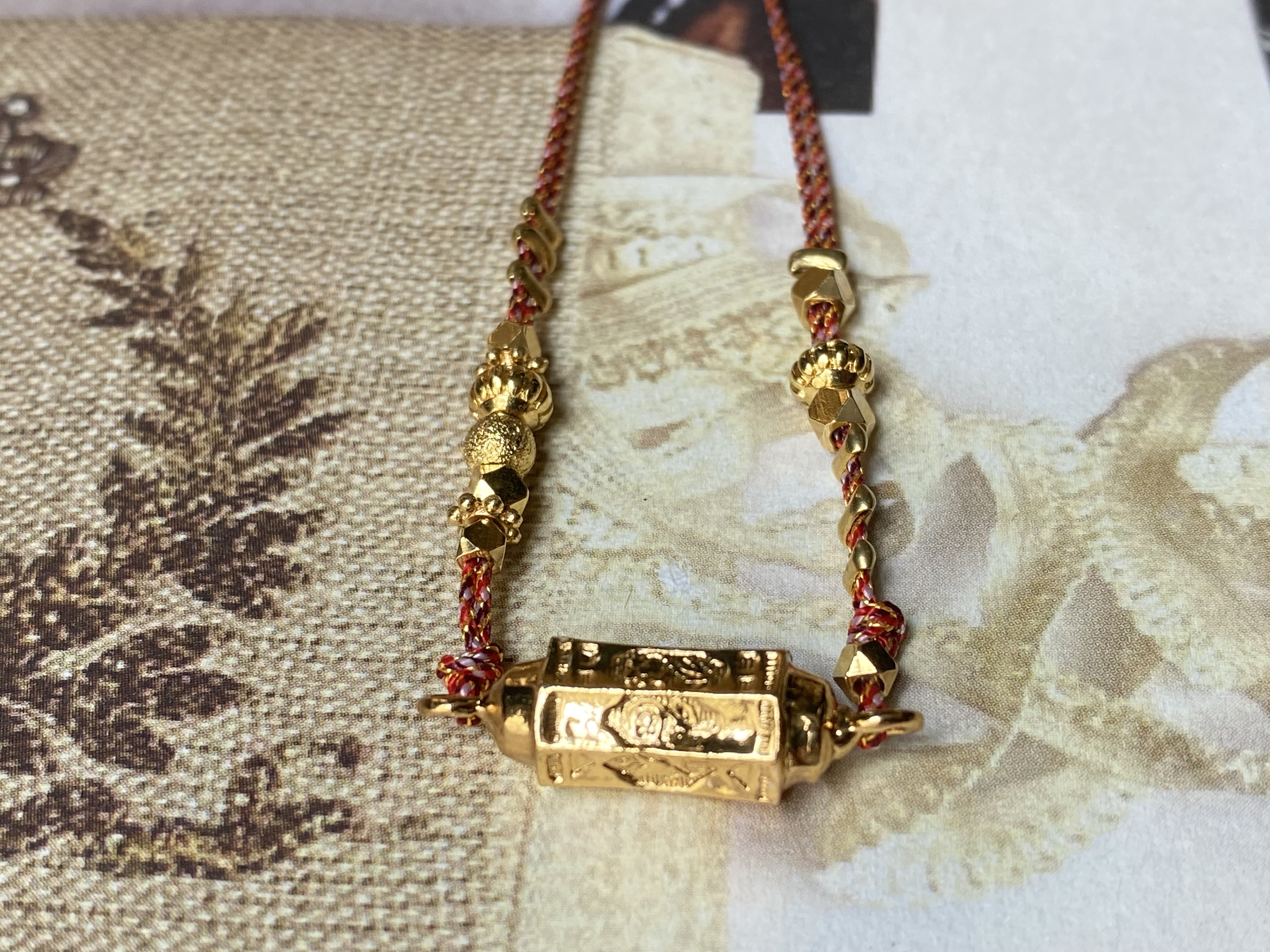 Collier cordon grenat pendentif doré - Dolita select store de bijoux  fantaisie