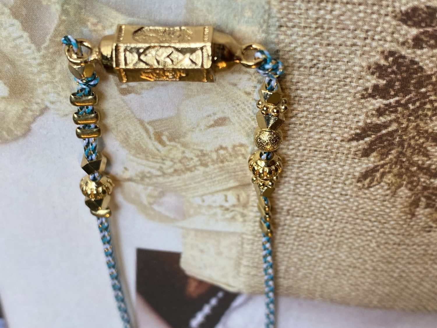 Collier cordon bleu marine pendentif doré - Dolita select store de bijoux FR