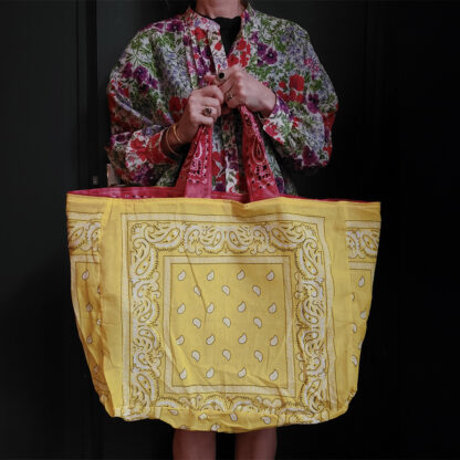 Cabas femme tendance bandana réversible rouge et jaune par Lilou chez Dolita-bijoux